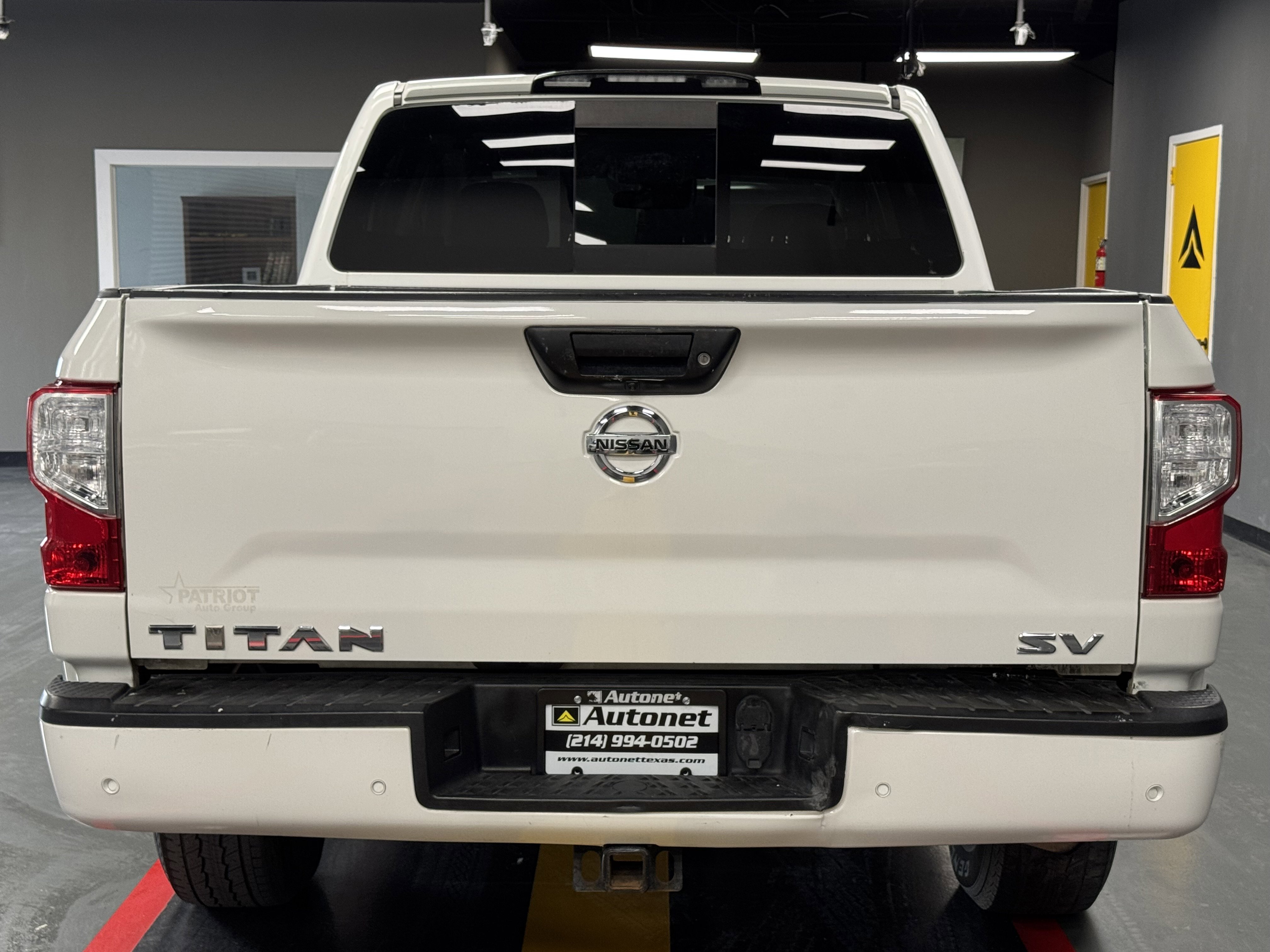 Used 2020 Nissan Titan SV image 5