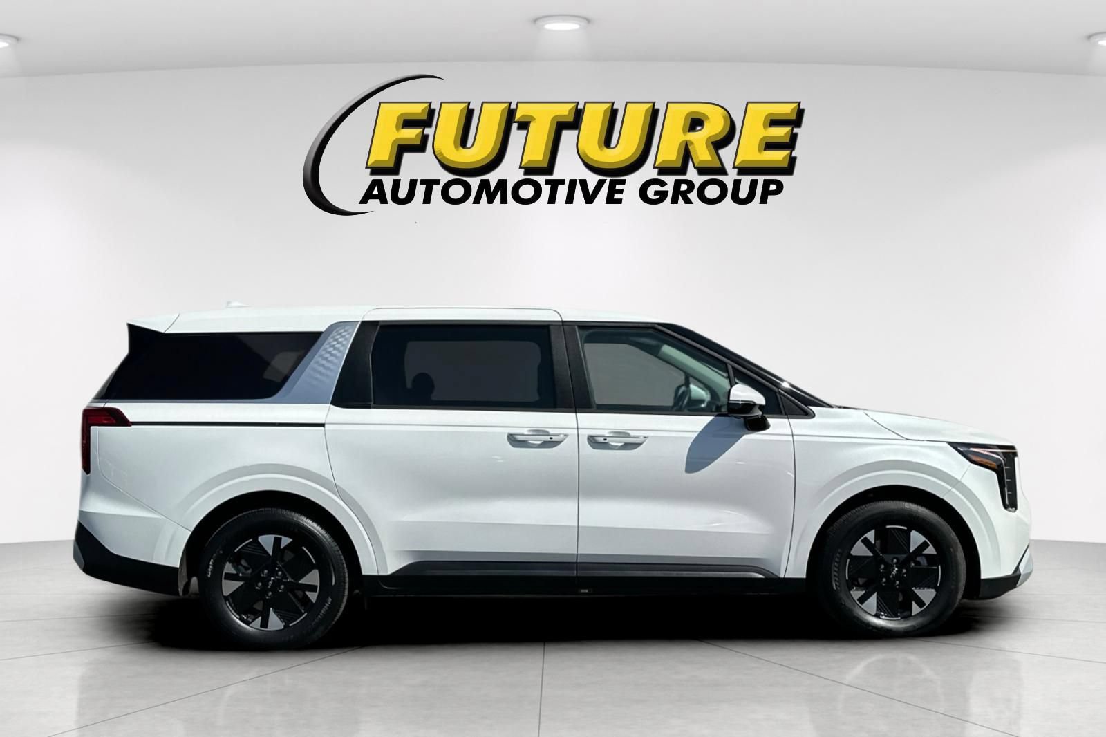 Used 2026 Kia Carnival LXS FWD image 3