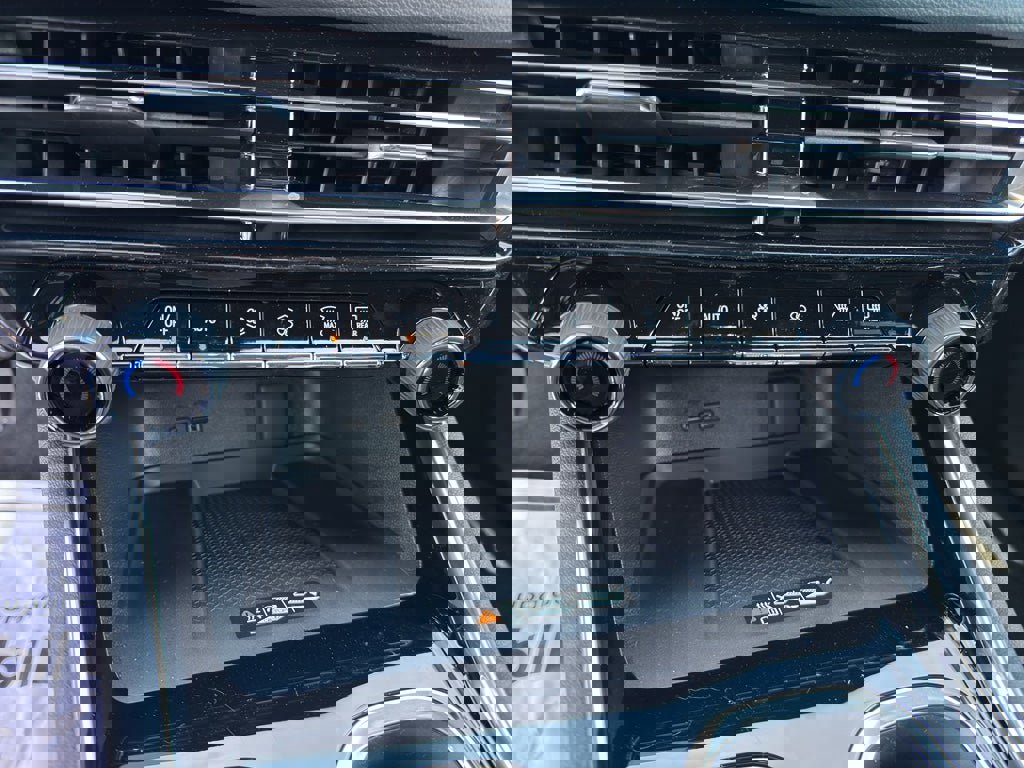 New 2026 Chevrolet Traverse LT image 14