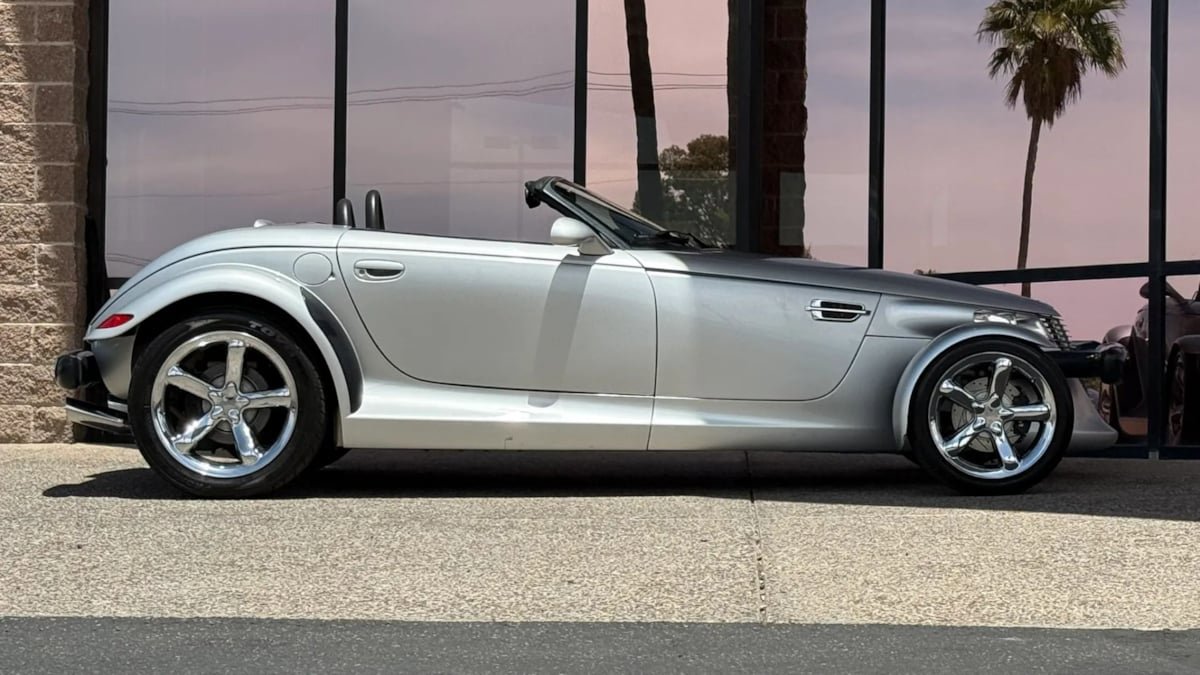 Used 2001 Plymouth Prowler RWD image 19