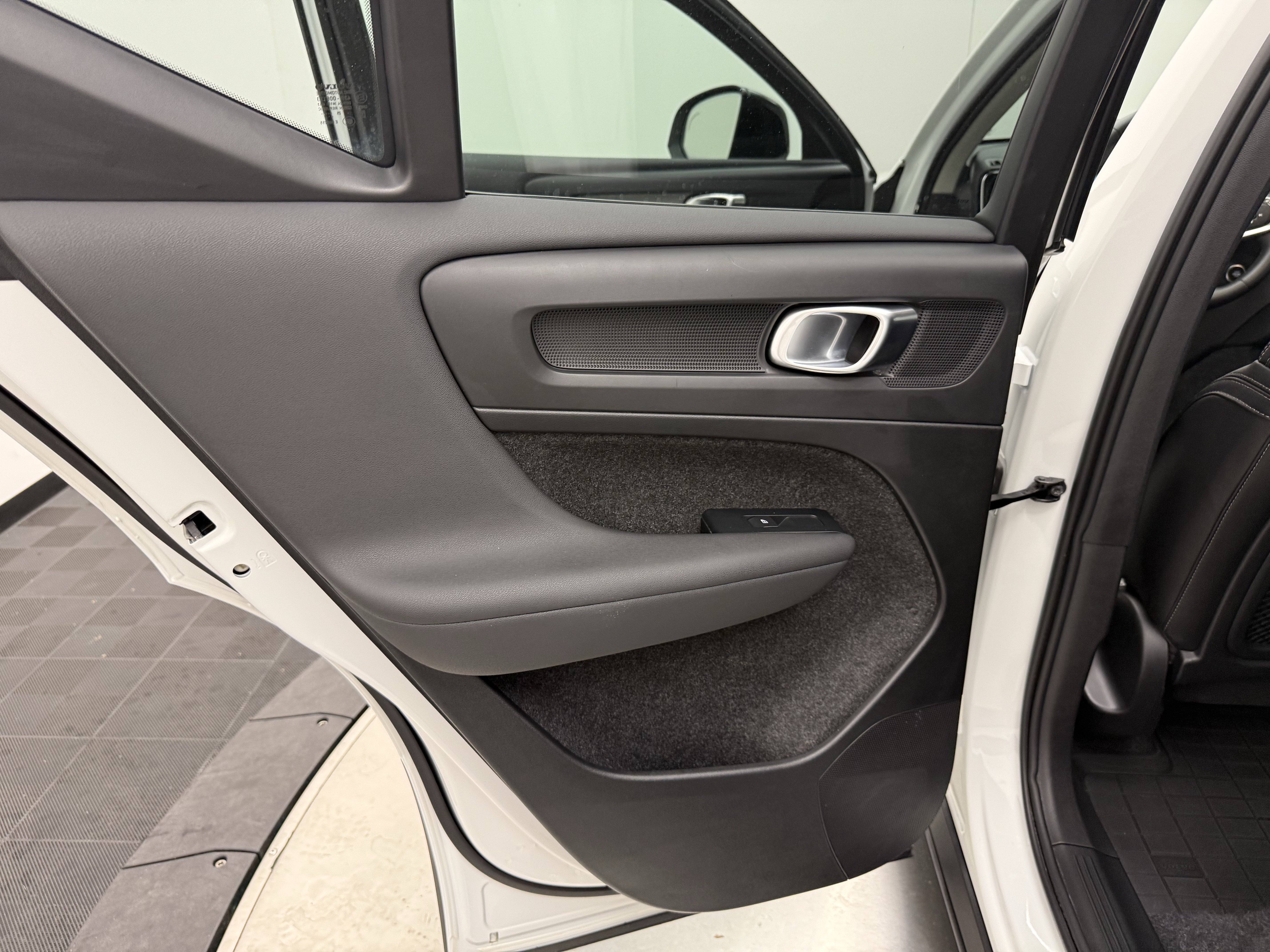Certified 2026 Volvo XC40 B5 Plus AWD/4WD image 25