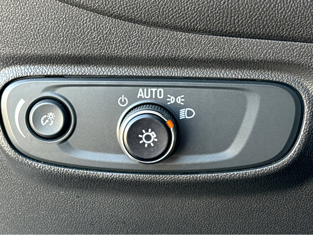 Used 2023 Chevrolet Equinox RS w/ LPO, Floor Liner Package image 11