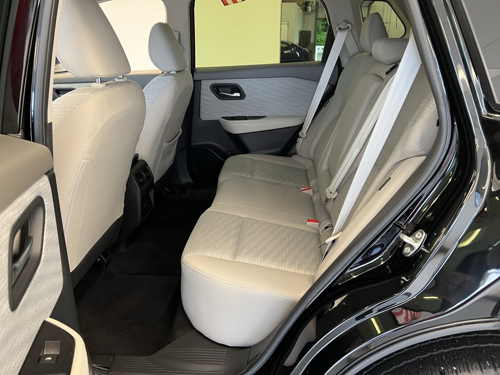 Used 2023 Nissan Rogue SV image 31