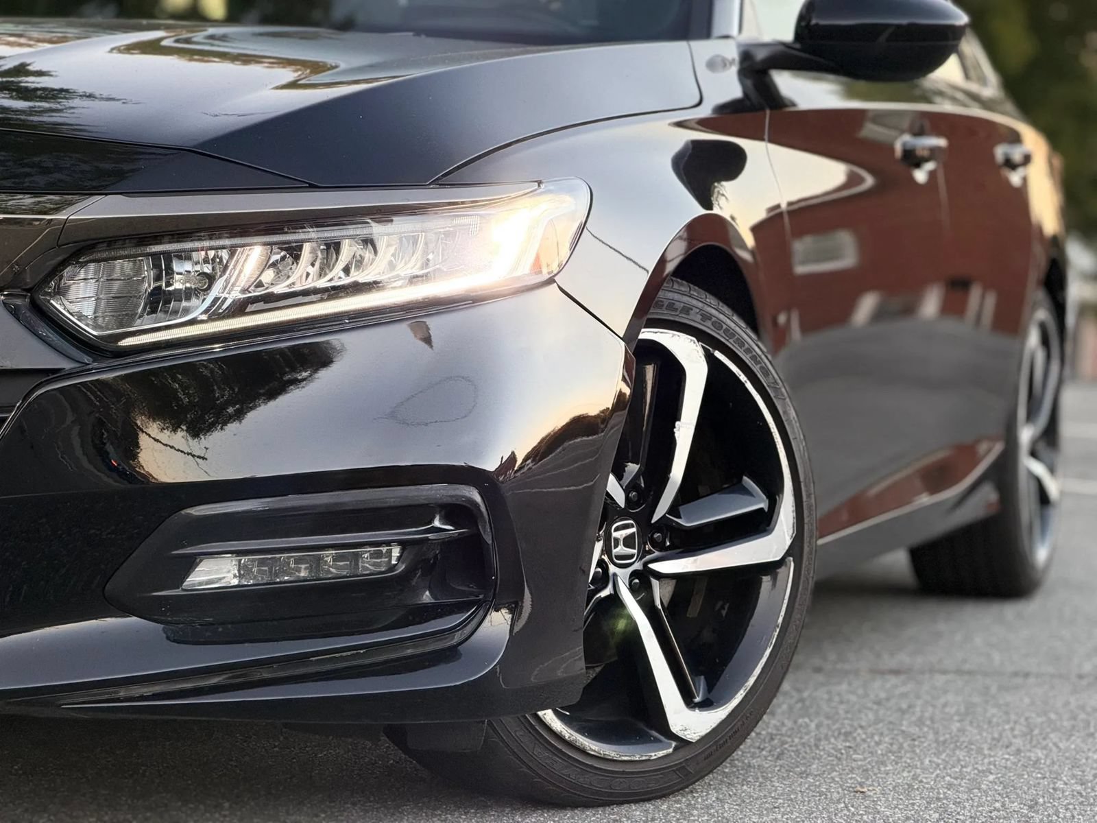 Used 2019 Honda Accord Sport image 3