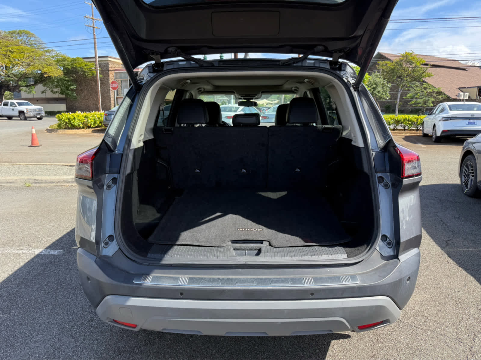 Used 2023 Nissan Rogue SV w/ SV Premium Package FWD image 11
