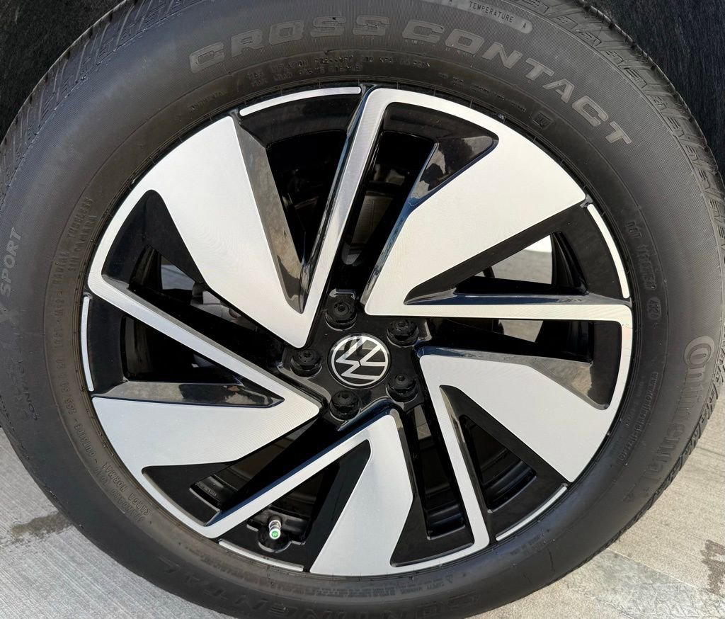 Certified 2025 Volkswagen Atlas SEL image 6