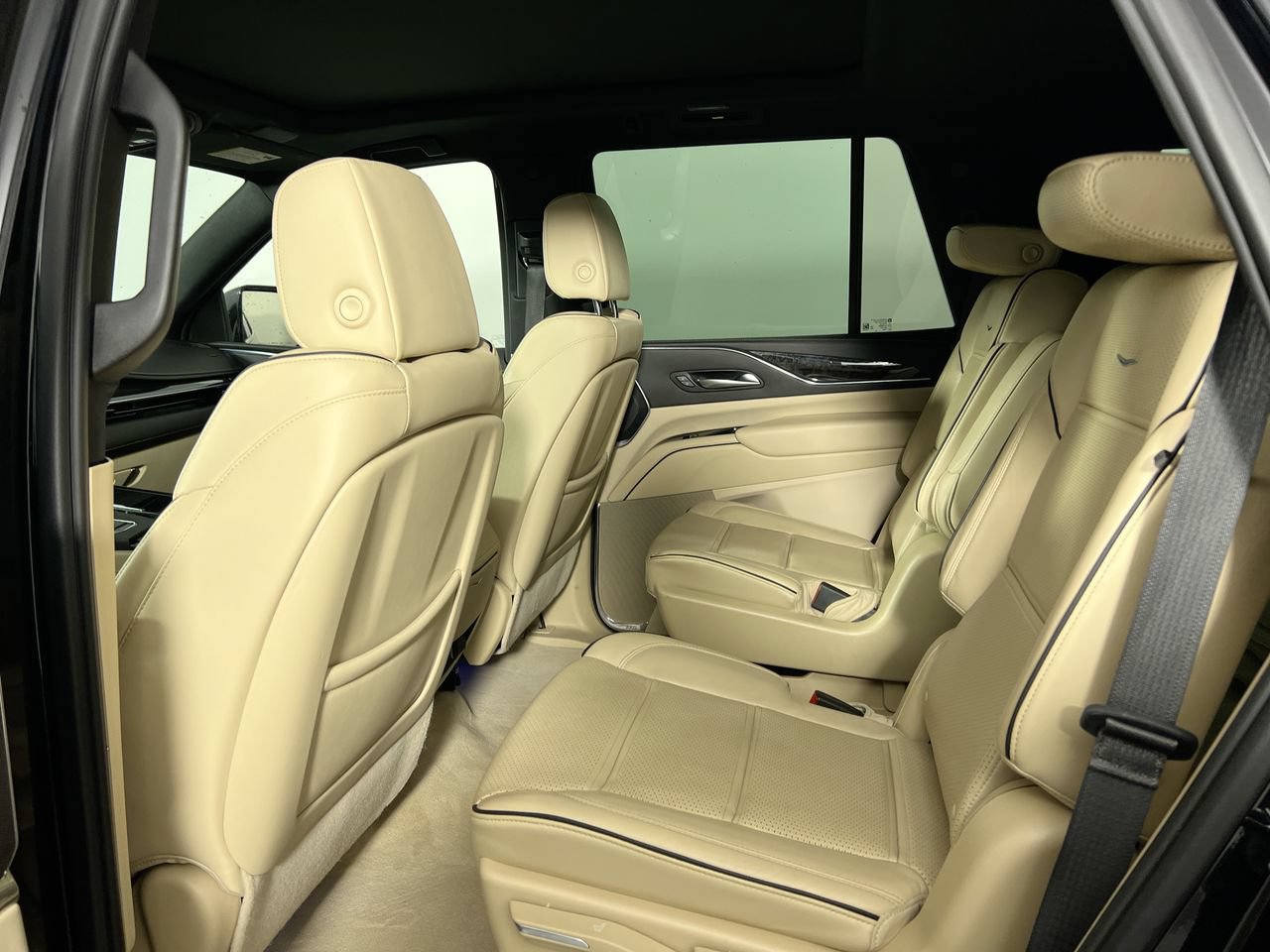 Used 2024 Cadillac Escalade Premium Luxury RWD image 26