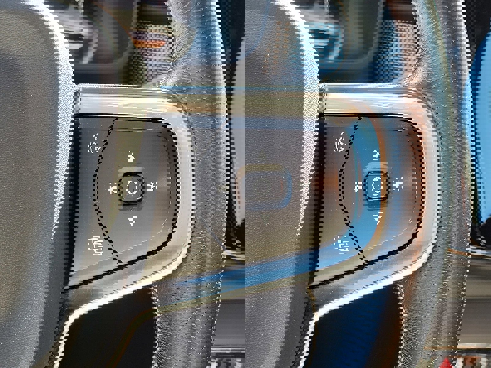 Used 2021 Volvo XC40 P8 Recharge image 20