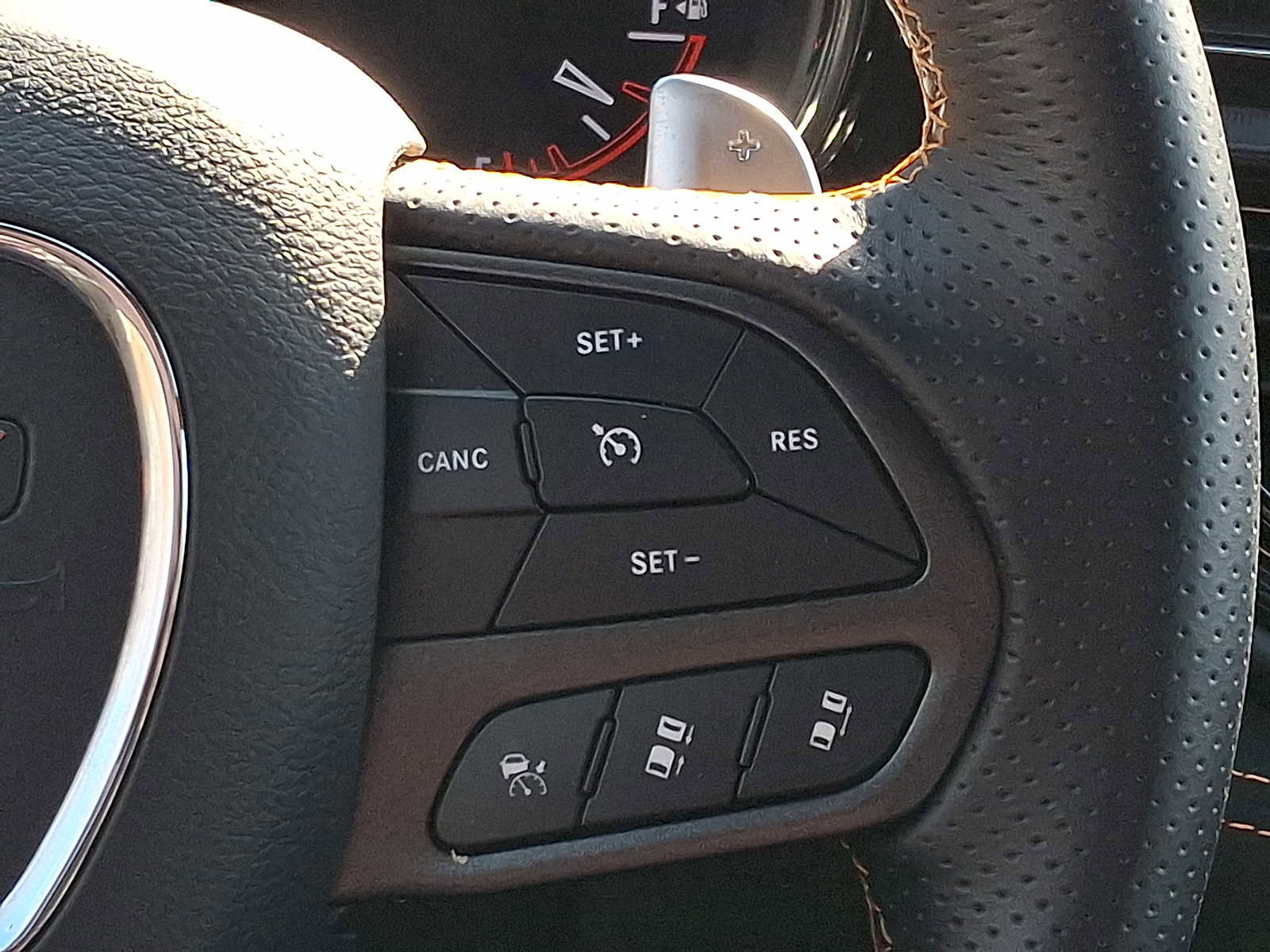 Used 2023 Dodge Durango R/T w/ Hemi Orange Plus Package image 24