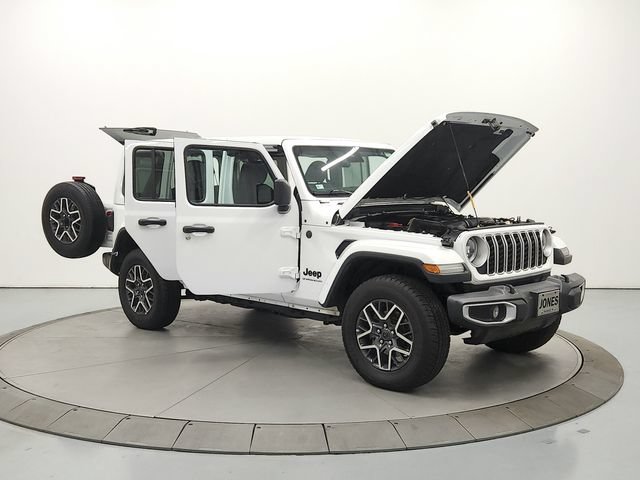 Used 2025 Jeep Wrangler Unlimited Sahara AWD/4WD image 9