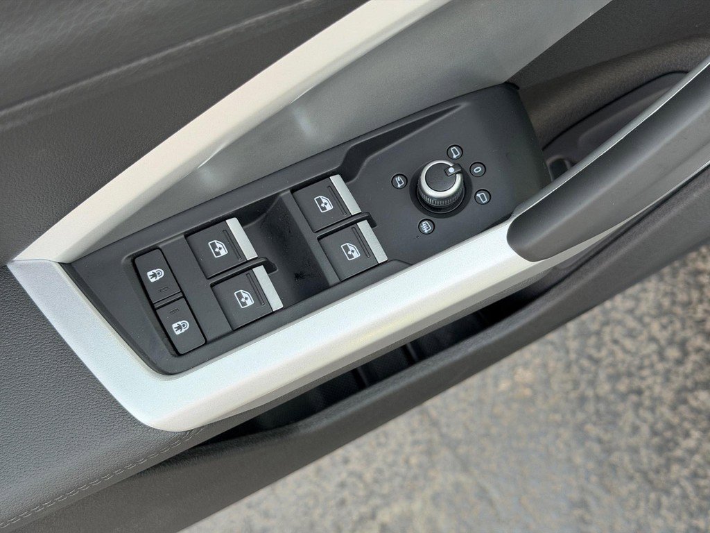 Used 2025 Audi Q3 2.0T Premium w/ Convenience Package image 15