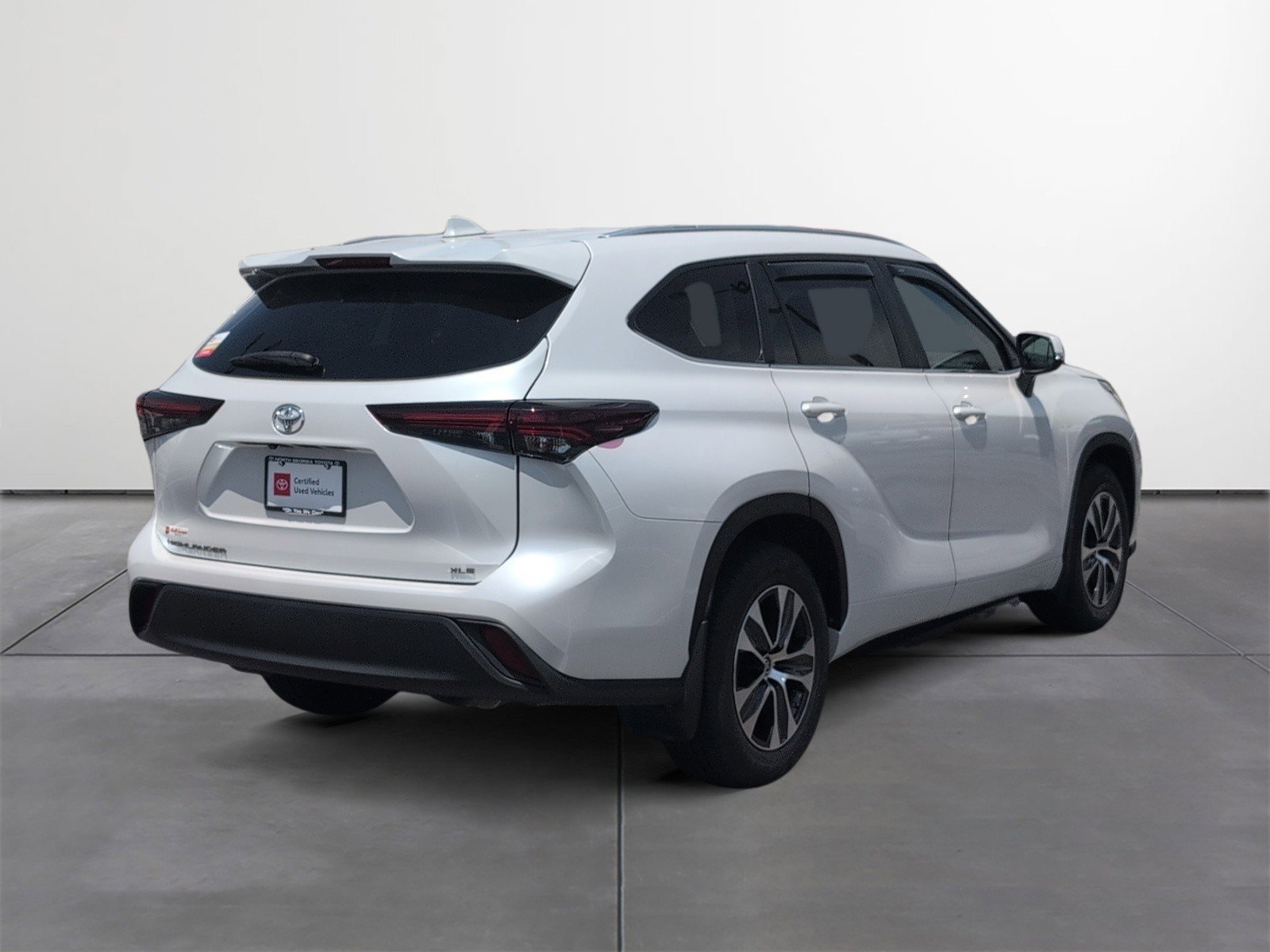 Certified 2024 Toyota Highlander XLE FWD image 5