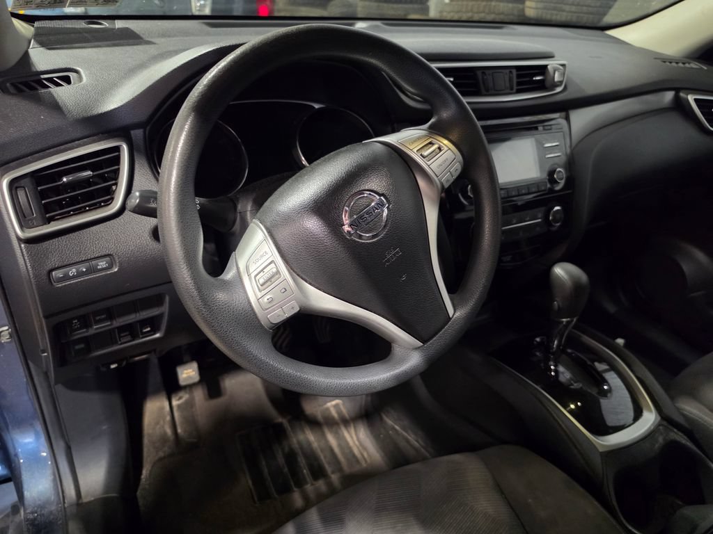 Used 2016 Nissan Rogue S w/ Appearance Package AWD/4WD image 4
