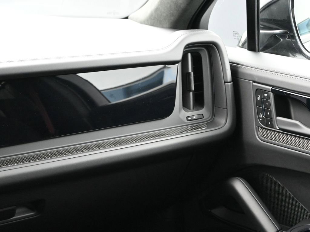Certified 2025 Porsche Cayenne GTS image 22