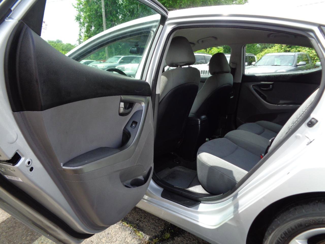 Used 2013 Hyundai Elantra GLS FWD image 10