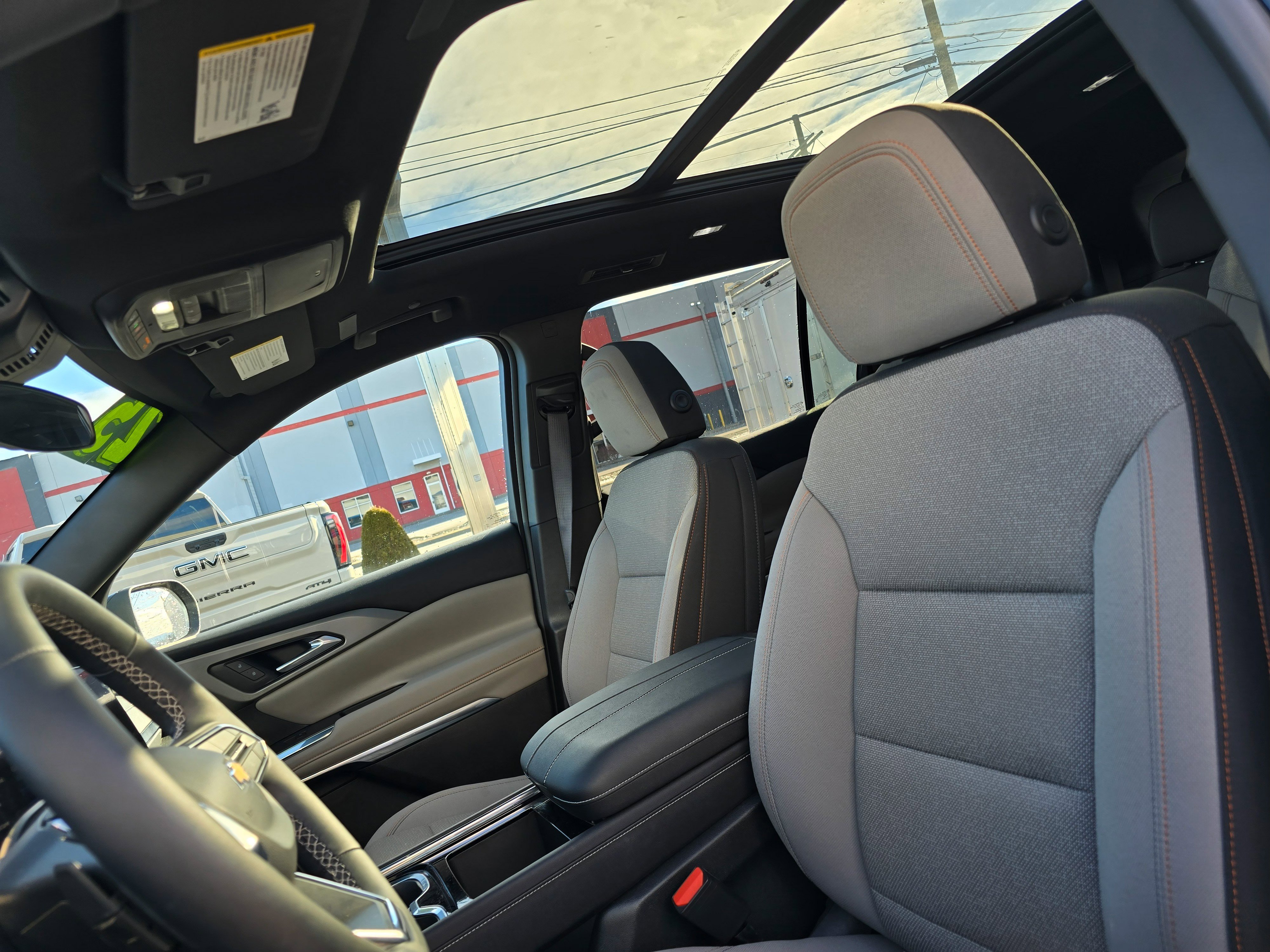 Used 2025 Chevrolet Traverse LT w/ Sun and Wheel Package image 22