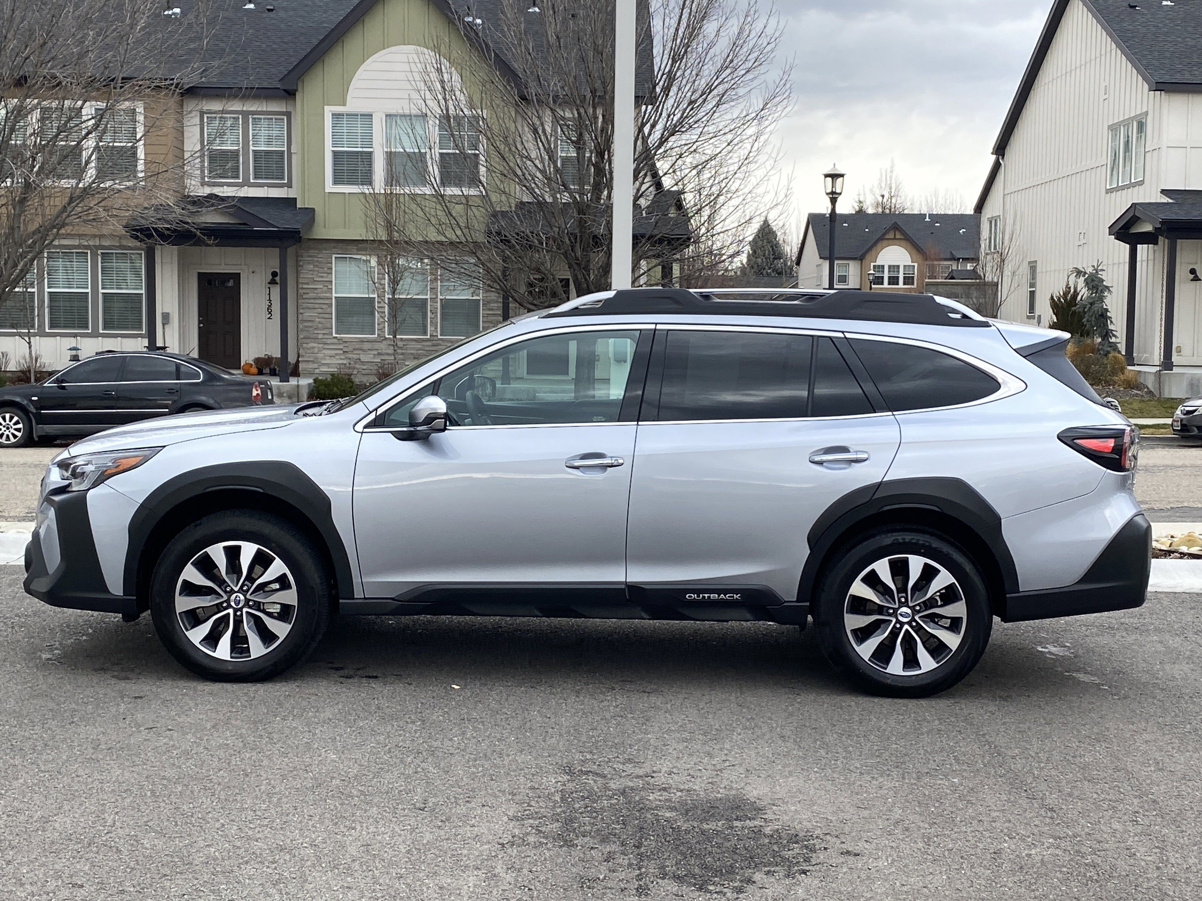 Used 2025 Subaru Outback Touring image 3