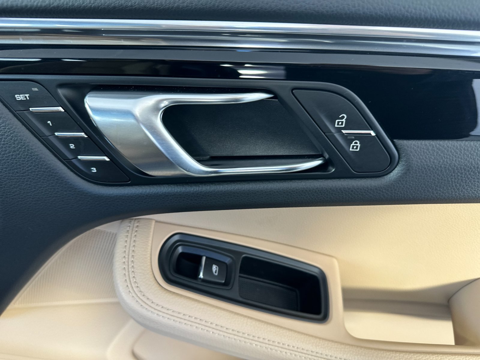 Certified 2026 Porsche Macan AWD/4WD image 20