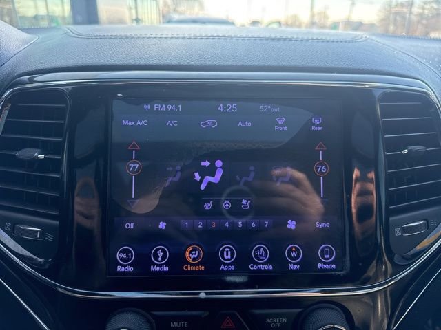 Used 2019 Jeep Grand Cherokee Overland AWD/4WD image 17