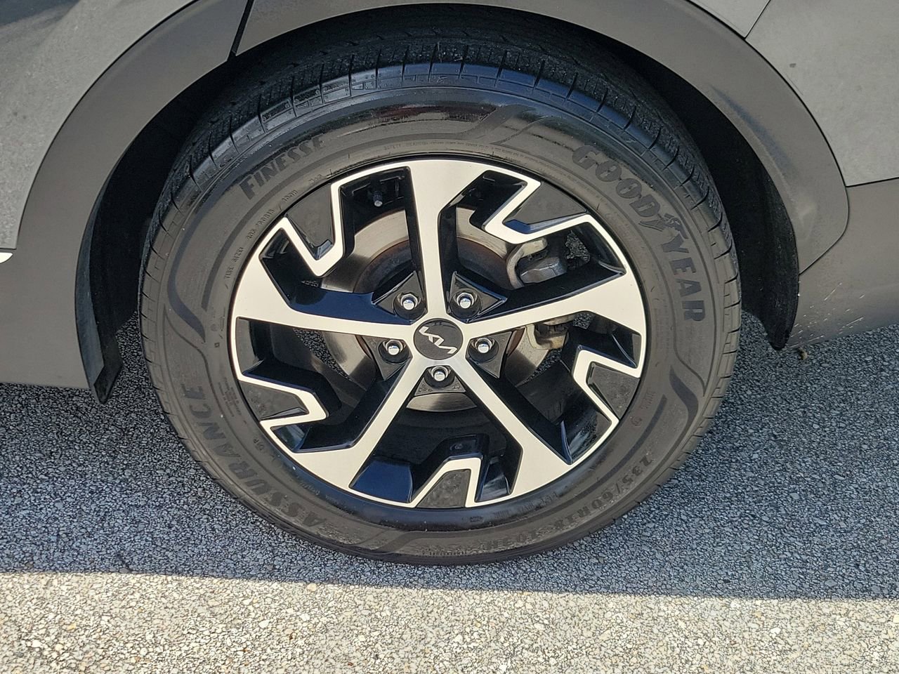 Used 2024 Kia Sportage EX image 5