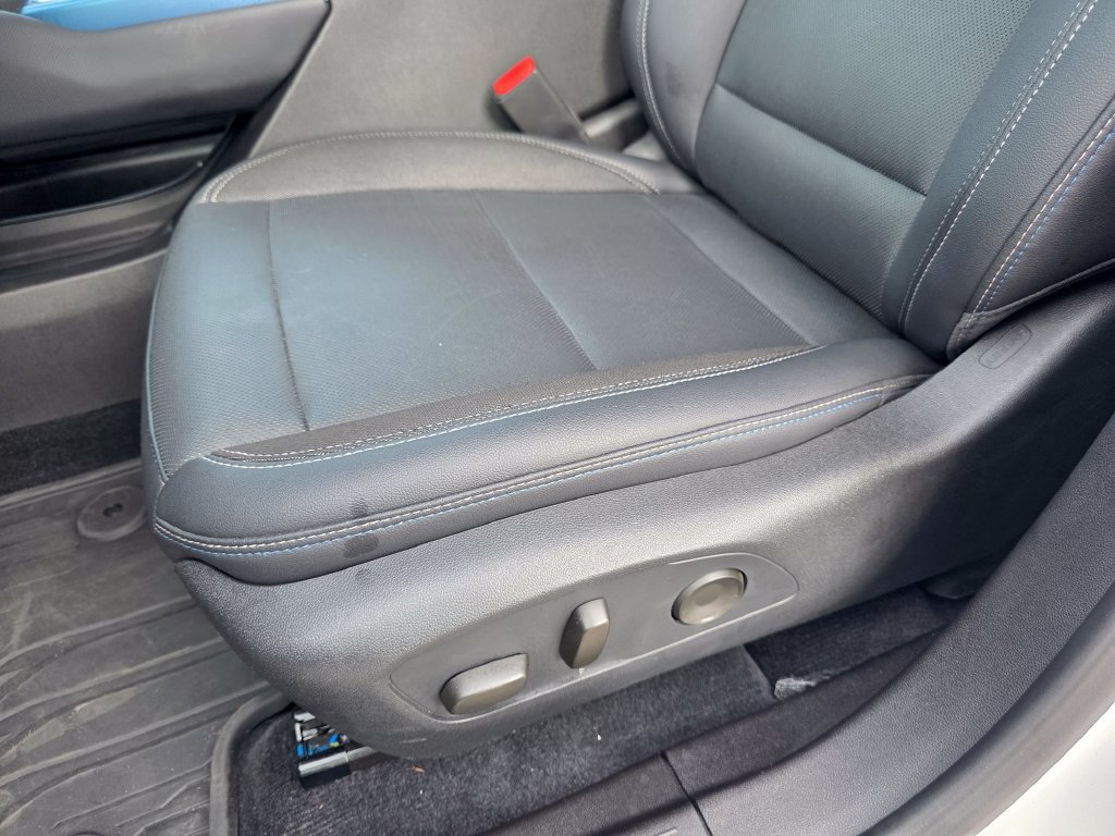 Certified 2024 Chevrolet Equinox EV LT FWD image 12