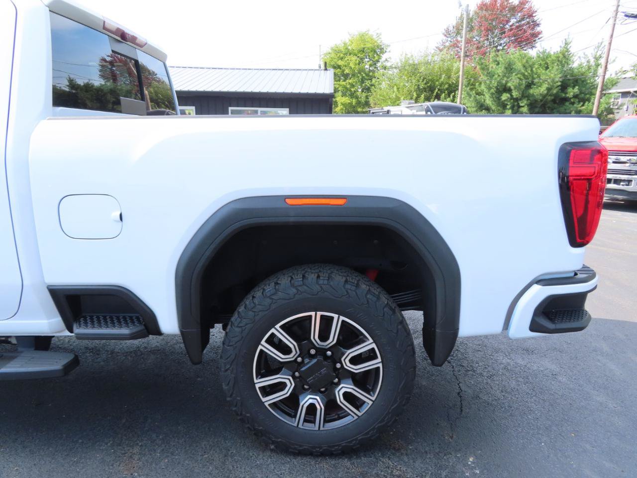 Used 2020 GMC Sierra 2500 AT4 w/ AT4 Premium Package AWD/4WD image 16