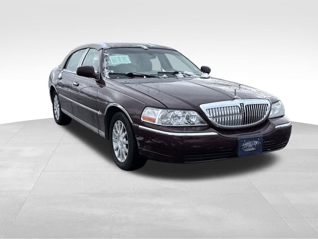 Used 2006 Lincoln Town Car Signature image 4