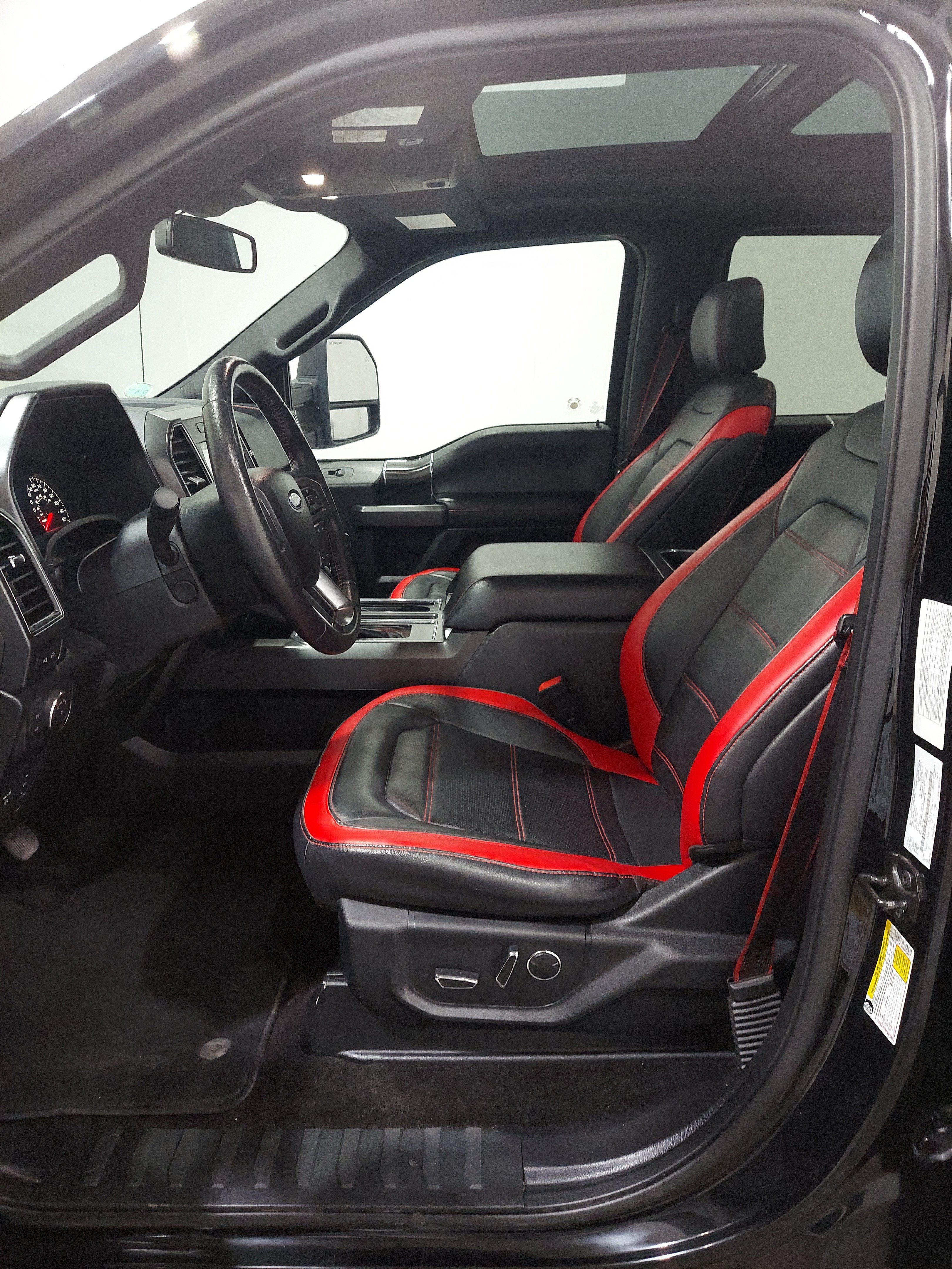 Used 2018 Ford F150 Lariat w/ Equipment Group 502A Luxury AWD/4WD image 13