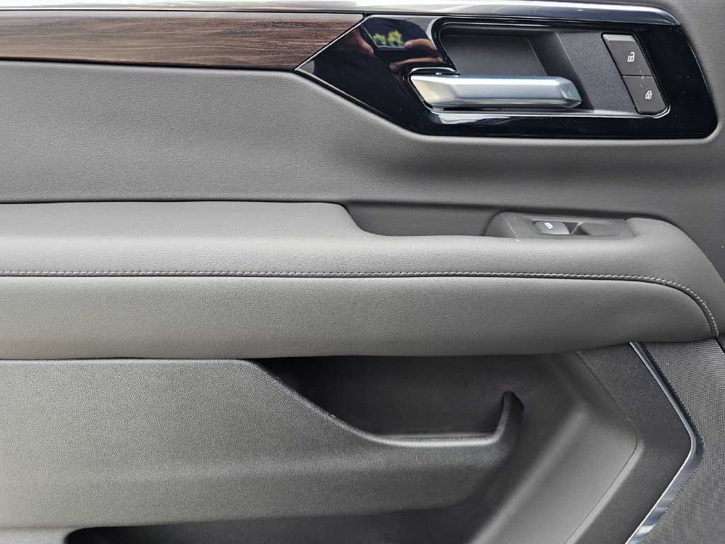 New 2026 Chevrolet Suburban LS w/ LPO, Dark Essentials Package RWD image 19
