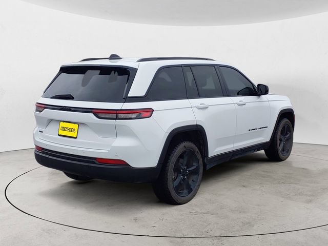 Used 2023 Jeep Grand Cherokee Altitude AWD/4WD image 5