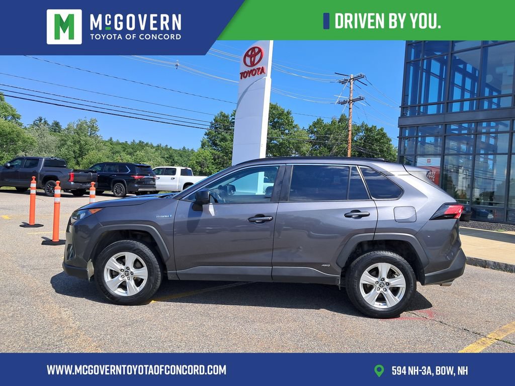Used 2021 Toyota RAV4 LE AWD/4WD image 2