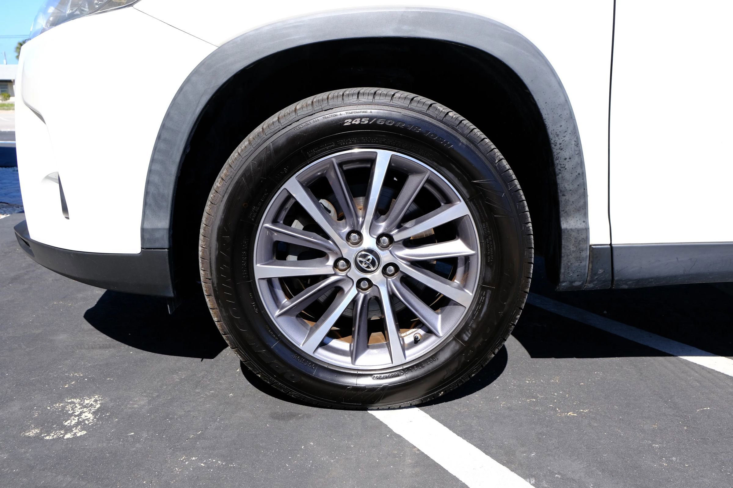 Used 2019 Toyota Highlander XLE image 12