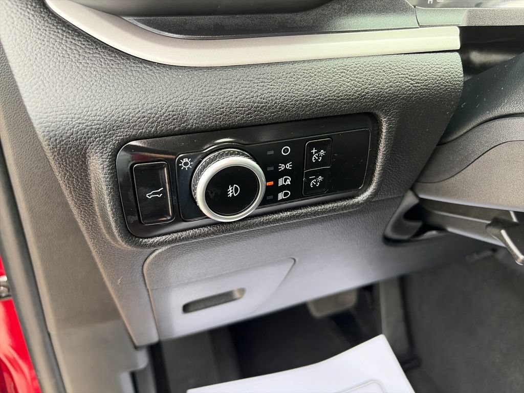 Used 2024 Ford Explorer XLT w/ Equipment Group 202A AWD/4WD image 17