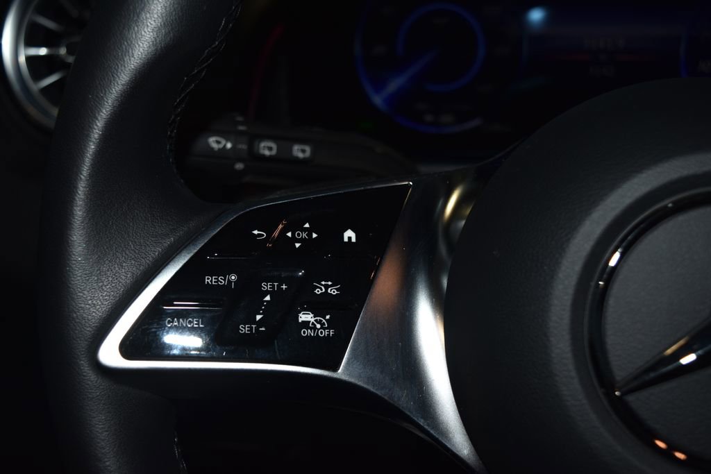 Used 2024 Mercedes-Benz EQB 300 4MATIC image 10