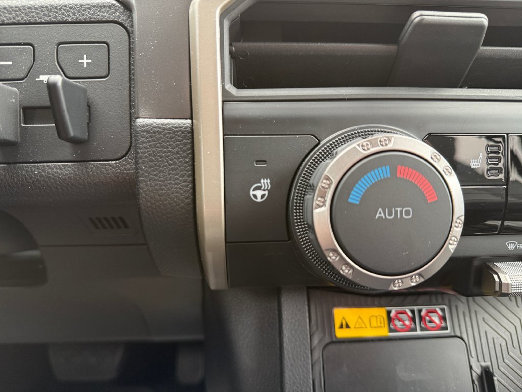 Used 2024 Toyota Tacoma SR5 AWD/4WD image 30