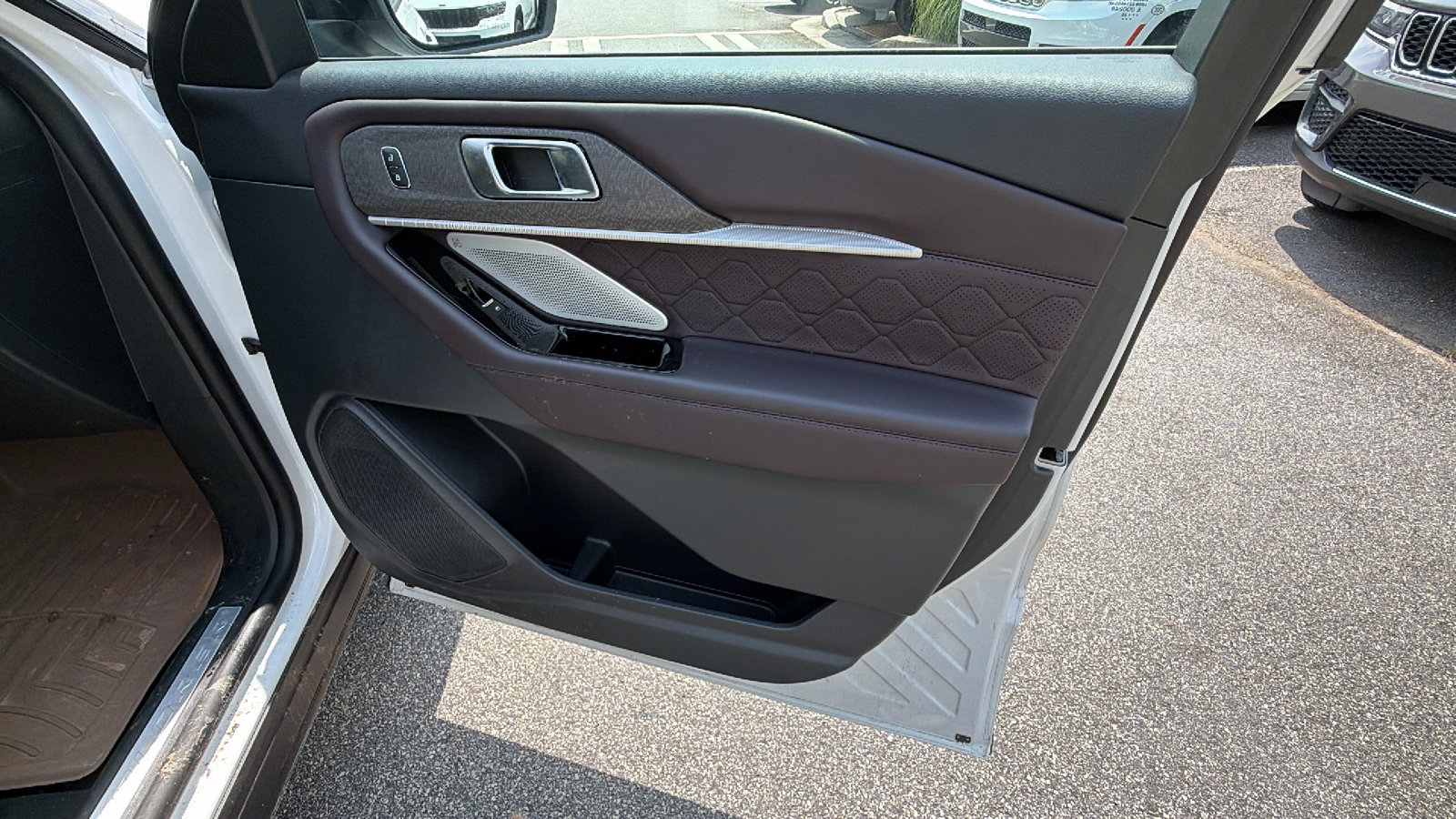 Used 2025 Ford Explorer Platinum w/ Ultimate Package RWD image 19