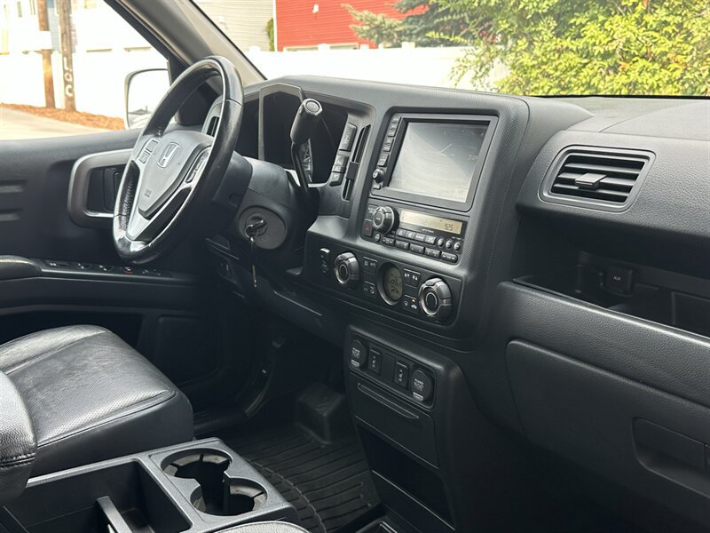 Used 2014 Honda Ridgeline SE image 16
