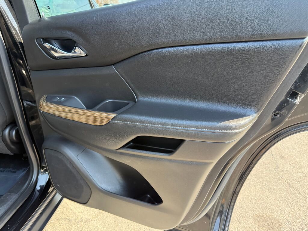 Used 2021 GMC Acadia SLE AWD/4WD image 25