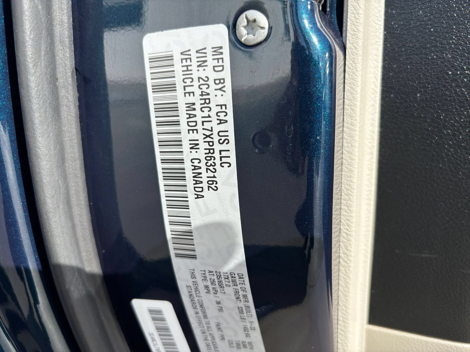 Used 2023 Chrysler Pacifica Touring-L FWD image 33