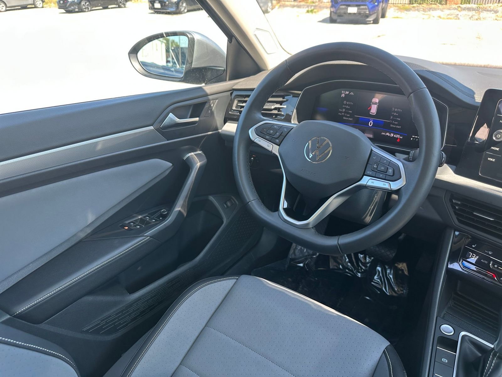 Used 2025 Volkswagen Jetta SE image 33