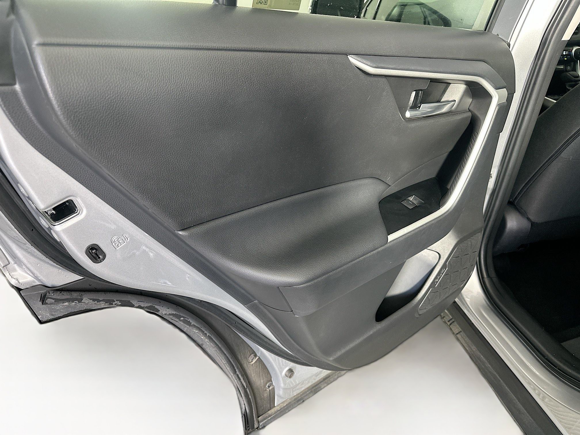 Used 2025 Toyota RAV4 XLE FWD image 26