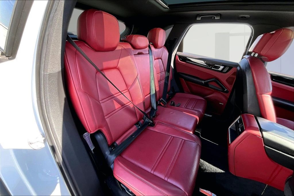 Used 2022 Porsche Cayenne image 23