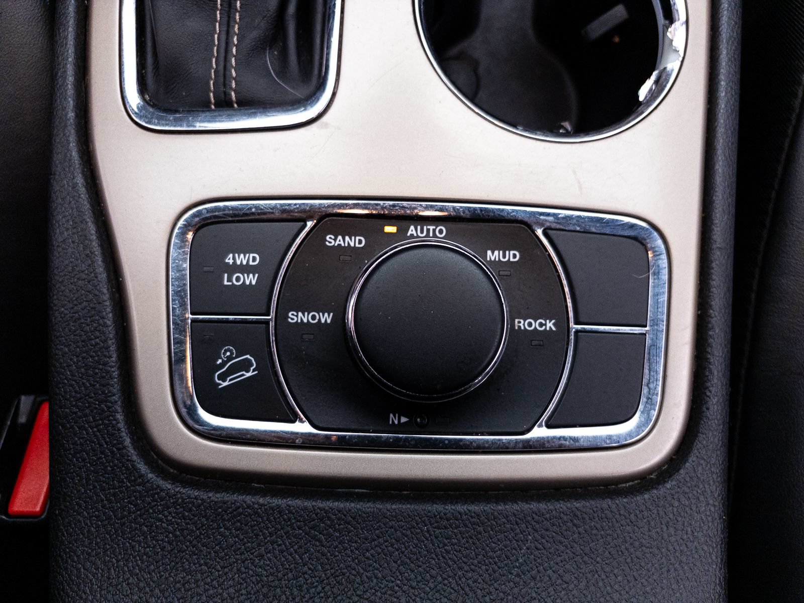 Used 2016 Jeep Grand Cherokee Limited AWD/4WD image 5