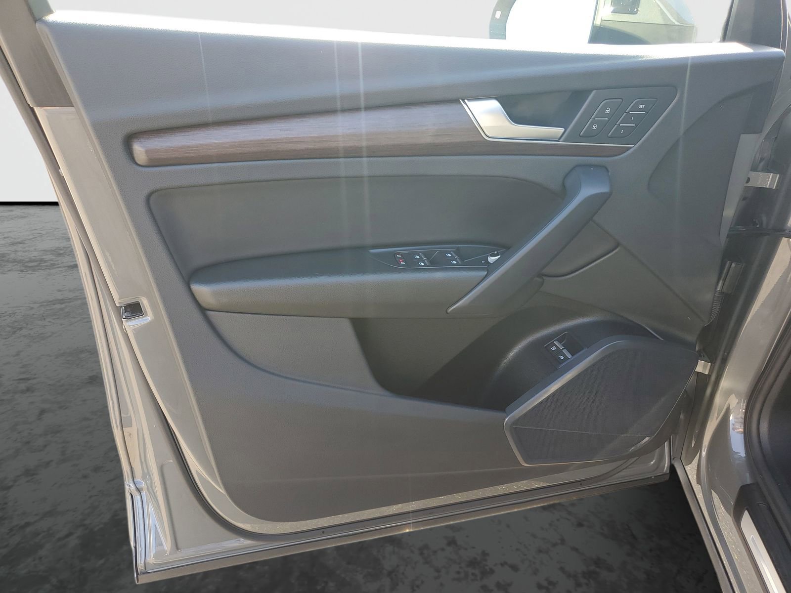 Used 2023 Audi Q5 e Premium w/ Convenience Package image 21