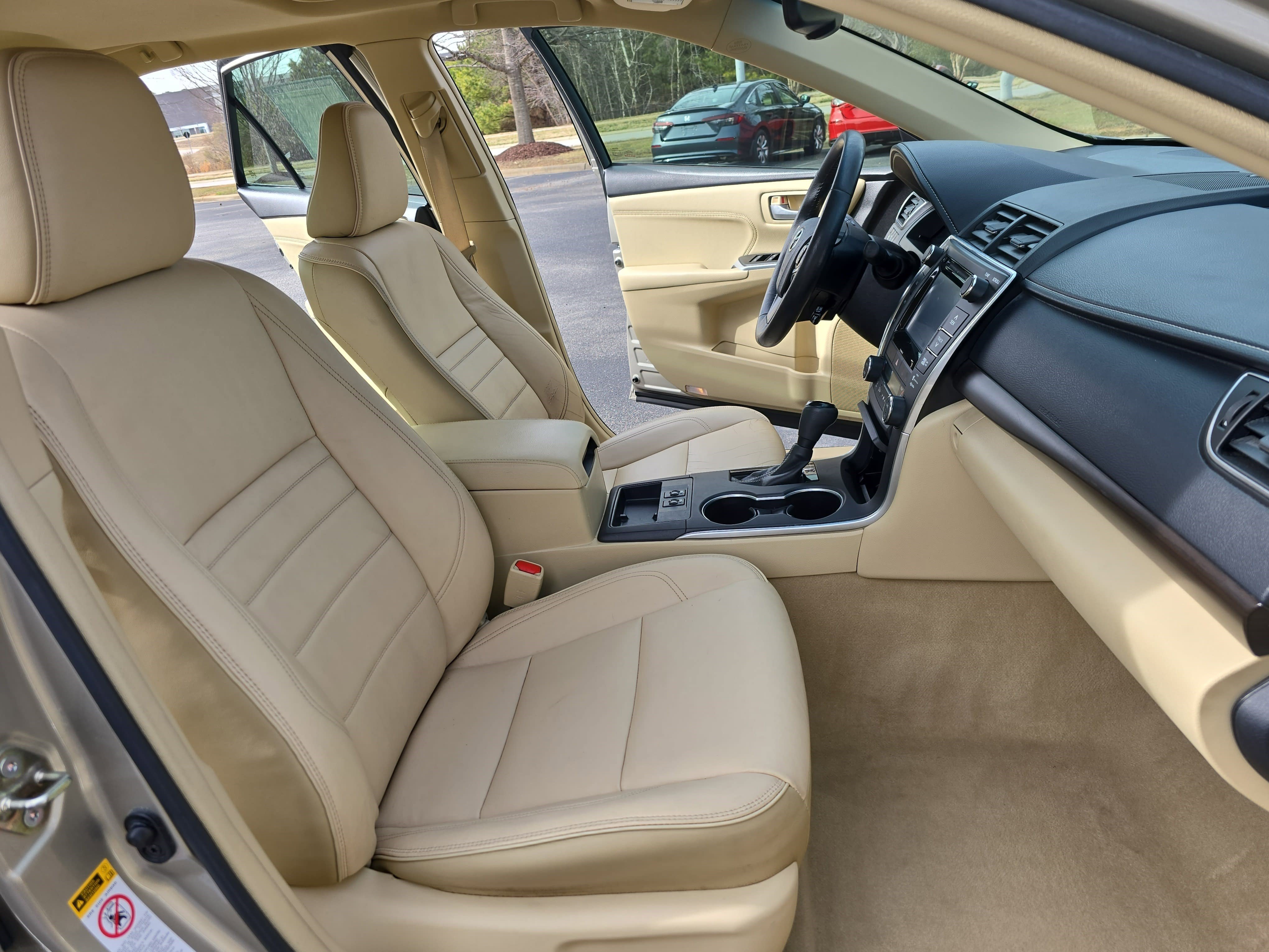 Used 2017 Toyota Camry XLE w/ Moonroof Package image 10