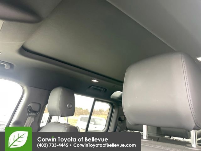 Used 2025 Land Rover Defender 110 S image 25