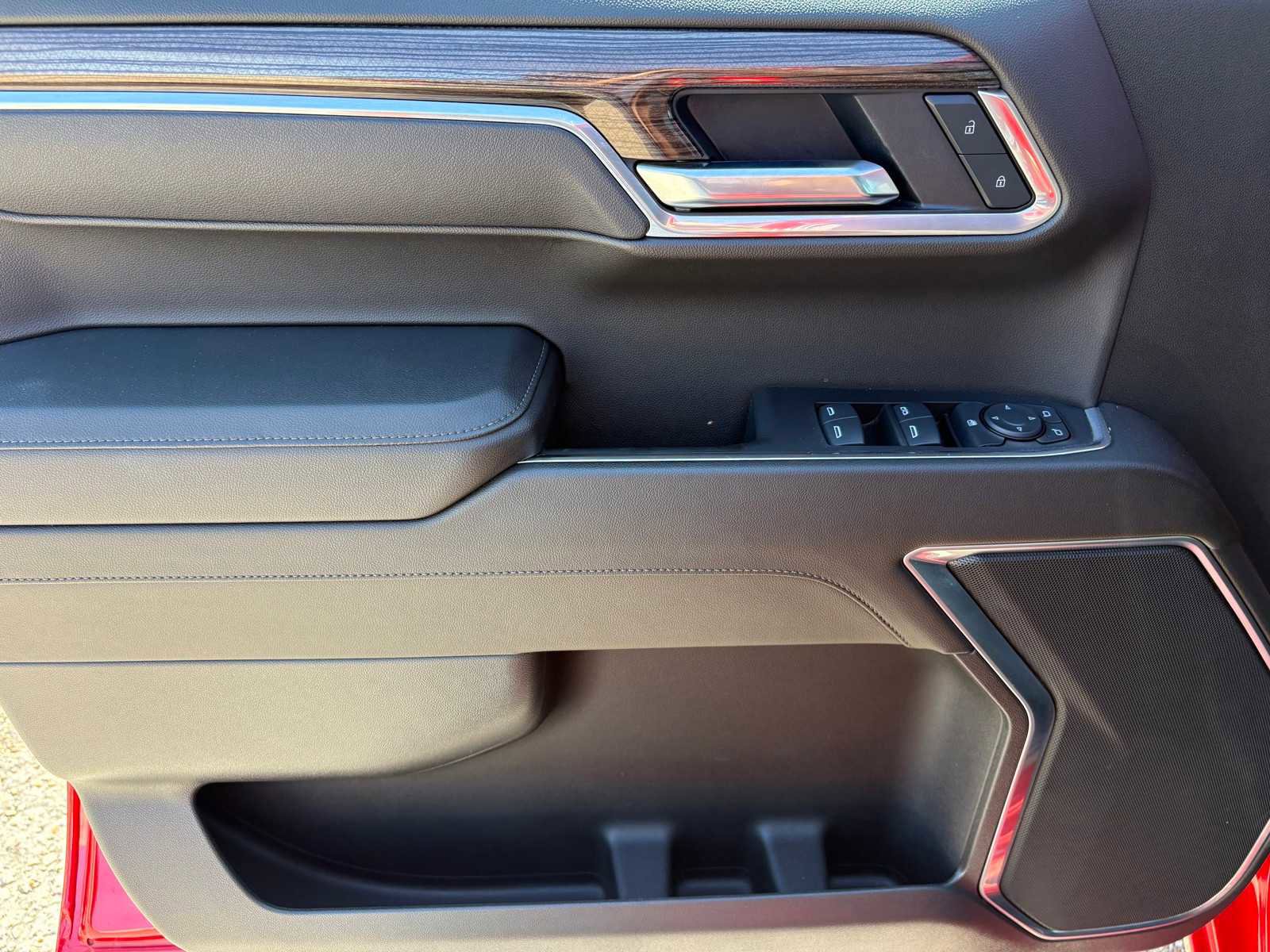 Used 2025 Chevrolet Silverado 1500 LT image 13