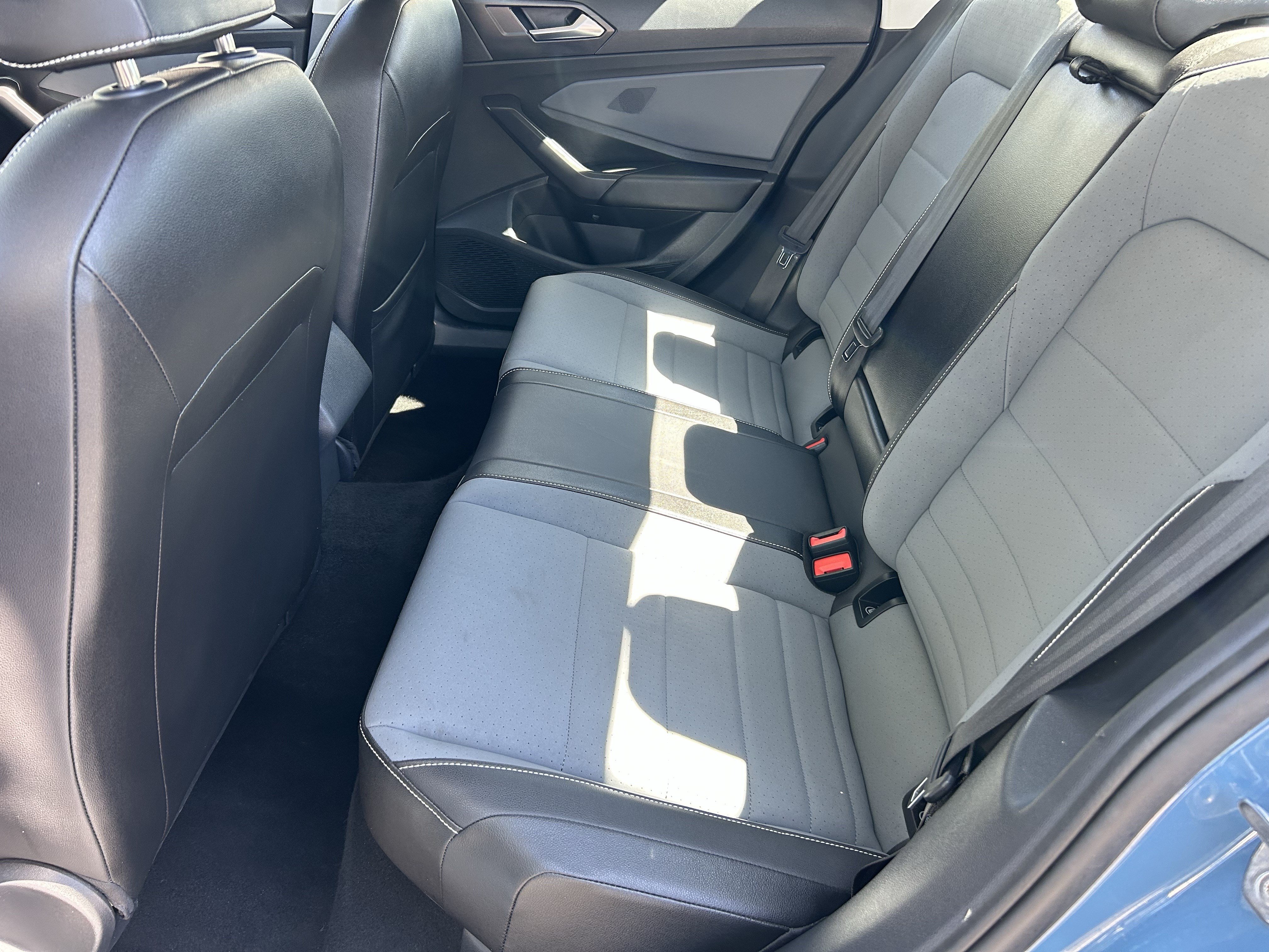 Used 2025 Volkswagen Jetta SE FWD image 15