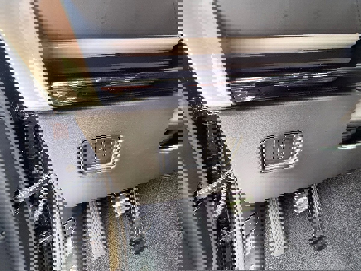 Used 2025 Land Rover Range Rover Long Wheelbase SE image 27