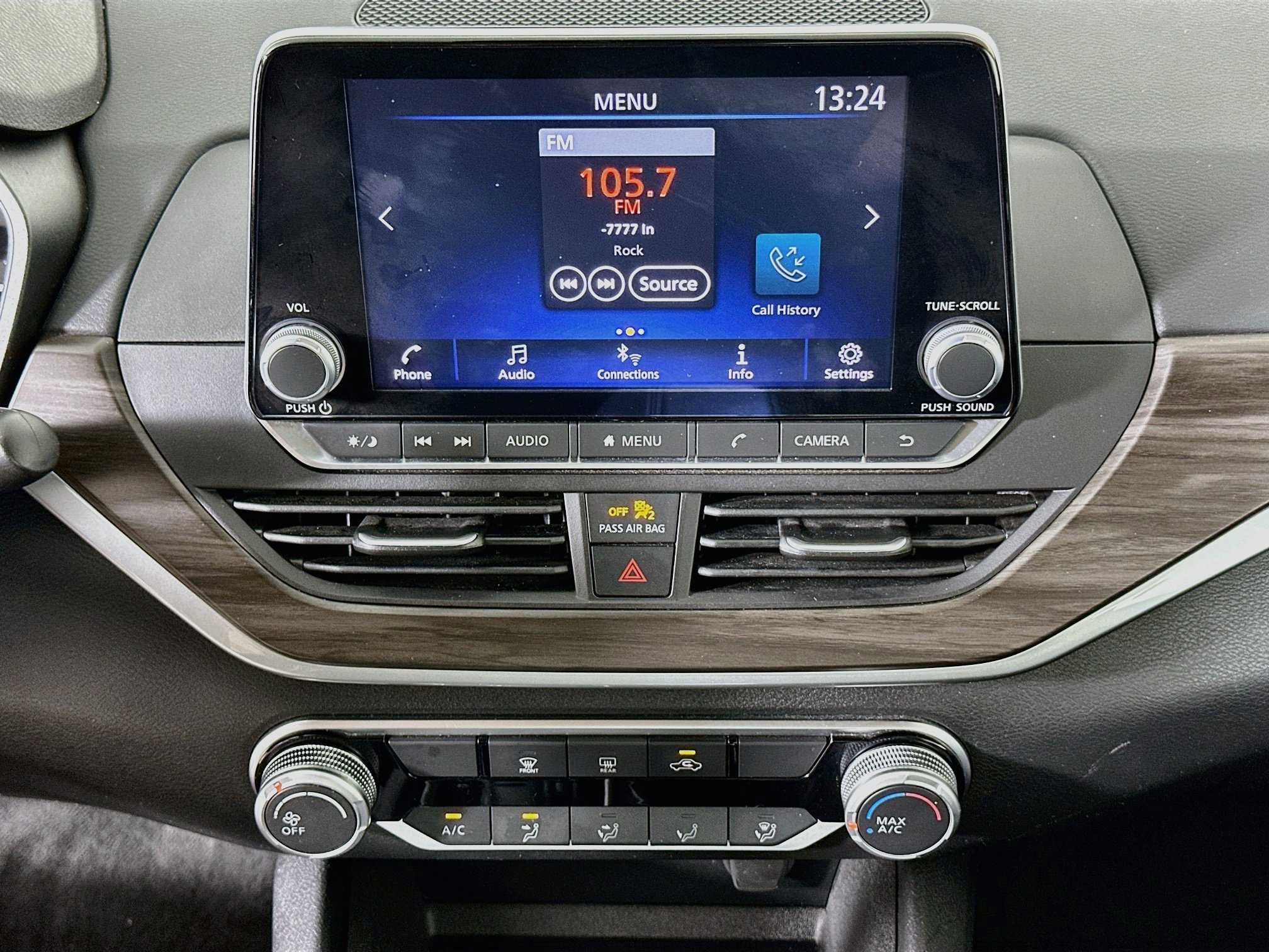 Used 2025 Nissan Altima 2.5 SV FWD image 23